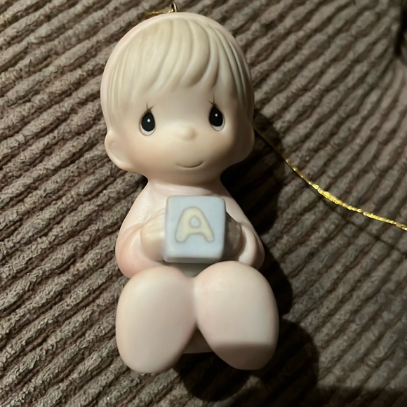 Precious Moments Ornament 1982 Baby's First Christmas - Picture 1 of 2
